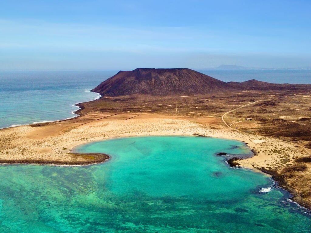 Playa la Concha y Montaña de la Caldera