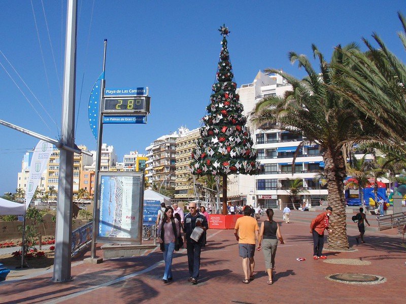Un día de reyes en la playa de Las Canteras con el termómetro marcando una temperatura de 28 grados
