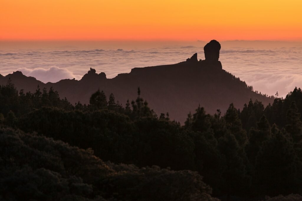 Atardecer en Gran Canaria con el Roque Nublo de fondo